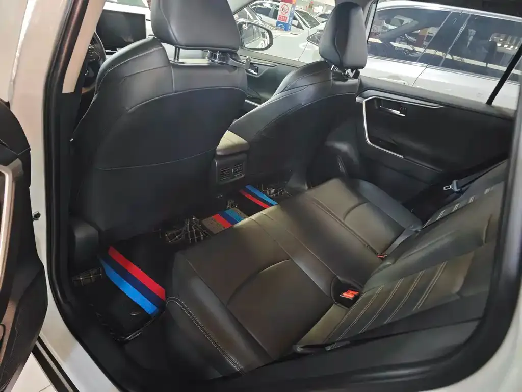 Toyota Wildlander 2022 из CN, фото 2
