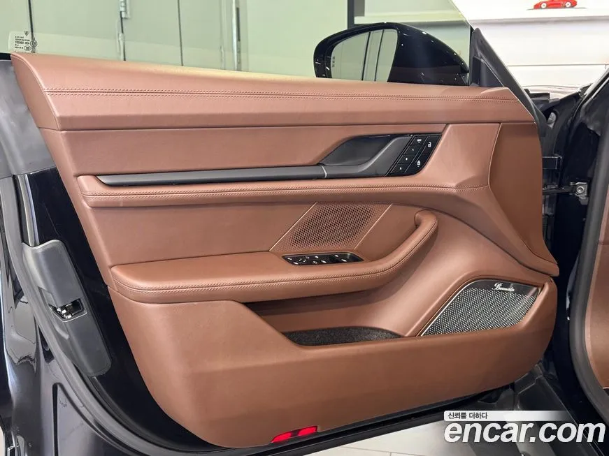 Porsche Taycan — фото 8