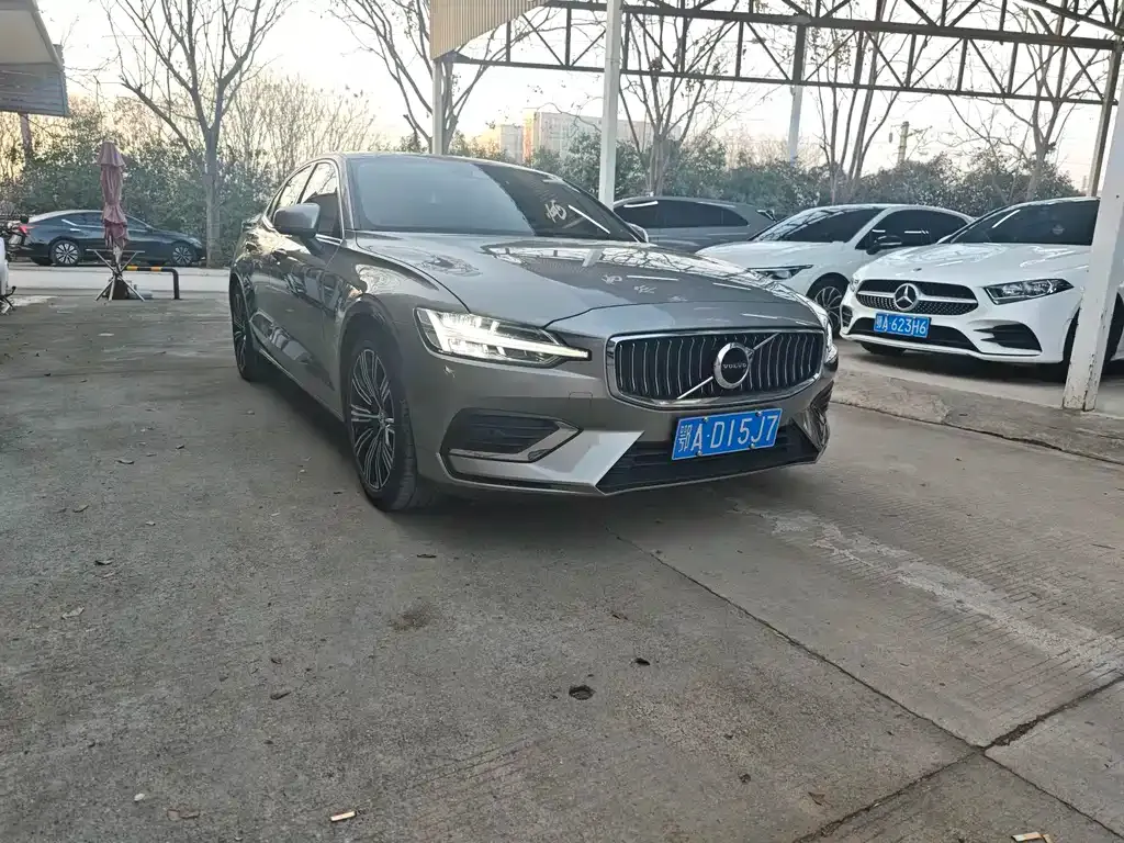 Volvo S60 2022 из CN, фото 1