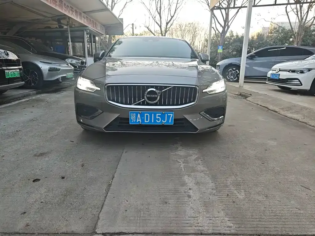 Volvo S60 2022 из CN, фото 9