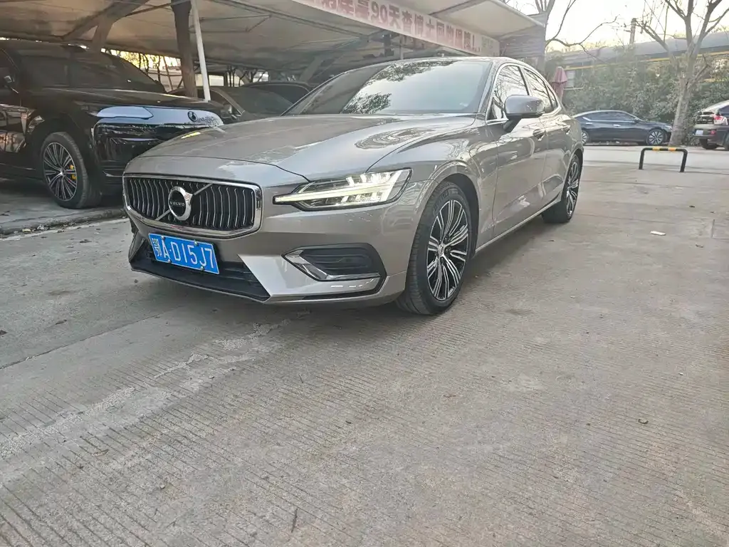 Volvo S60 2022 из CN, фото 2