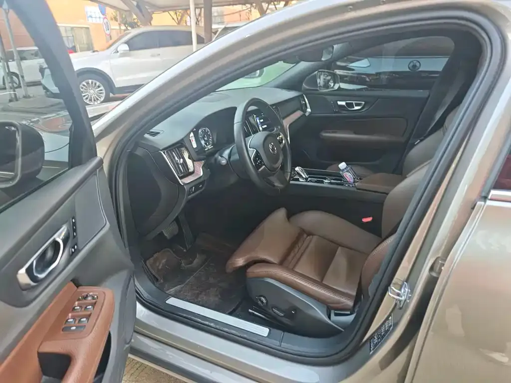 Volvo S60 2022 из CN, фото 6