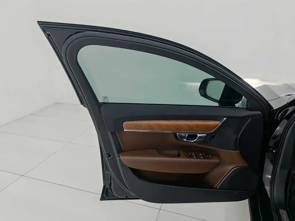 Volvo S90 PHEV 2024 из CN, фото 7