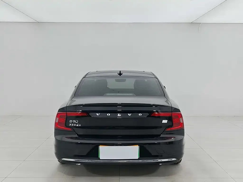 Volvo S90 PHEV 2024 из CN, фото 2