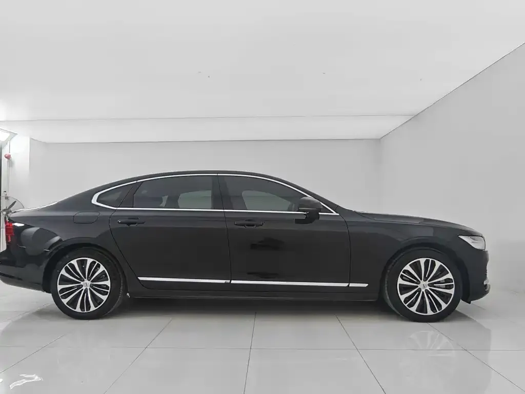 Volvo S90 PHEV 2024 из CN, фото 3