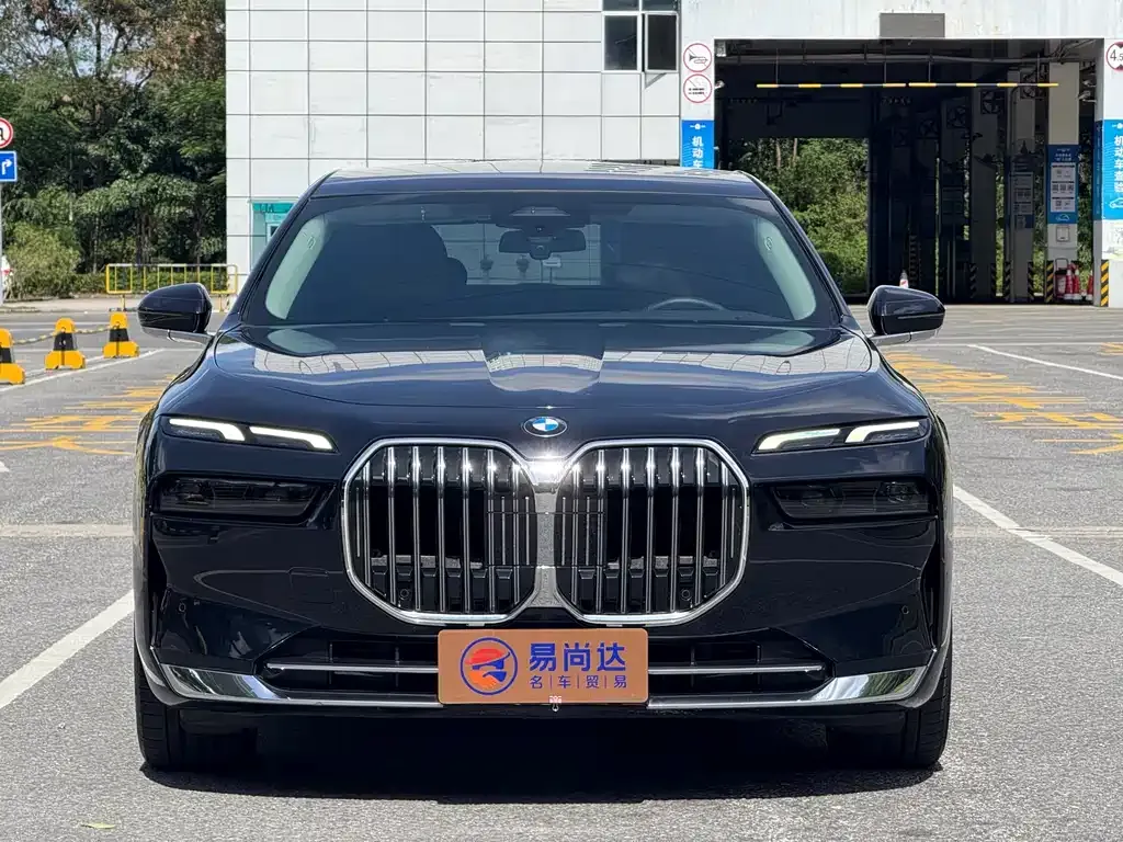 BMW 7 Series 2024 из CN, фото 1