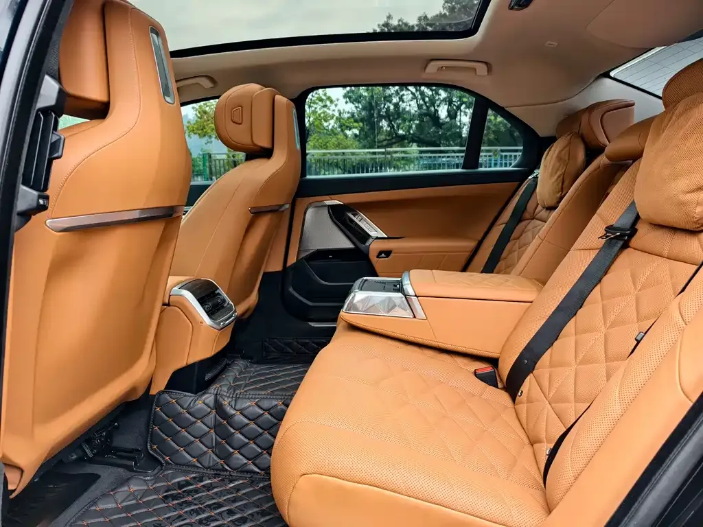 BMW 7 Series 2024 из CN, фото 9