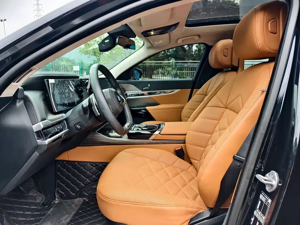 BMW 7 Series 2024 из CN, фото 3