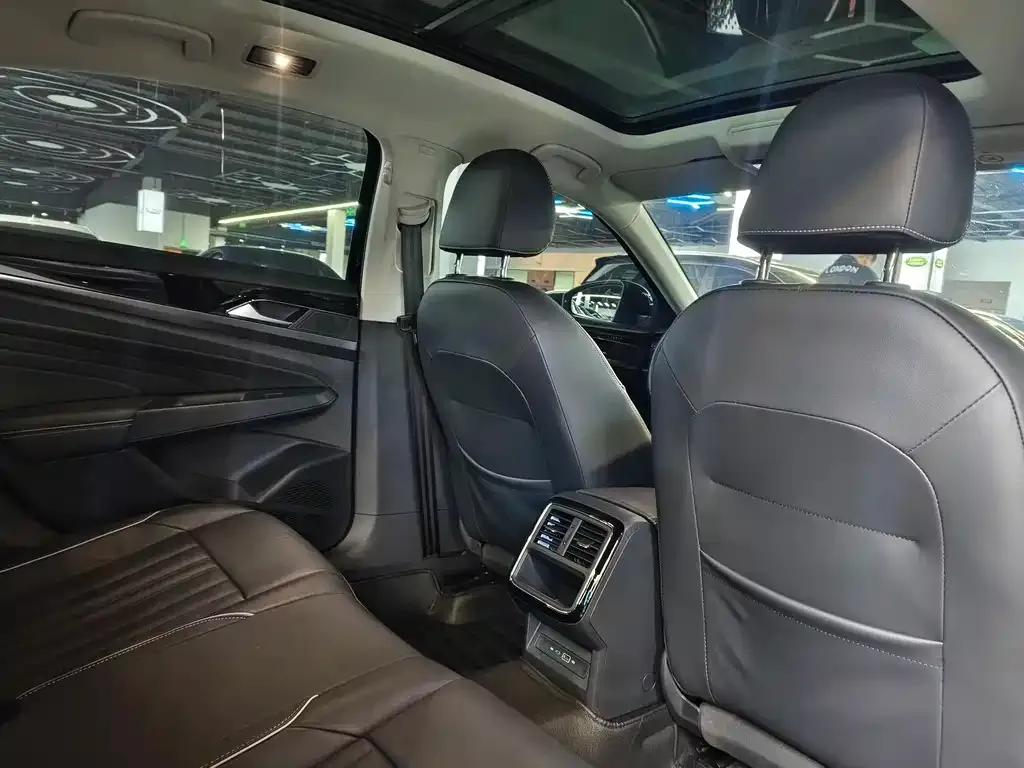 Volkswagen Passat 2022 из CN, фото 5