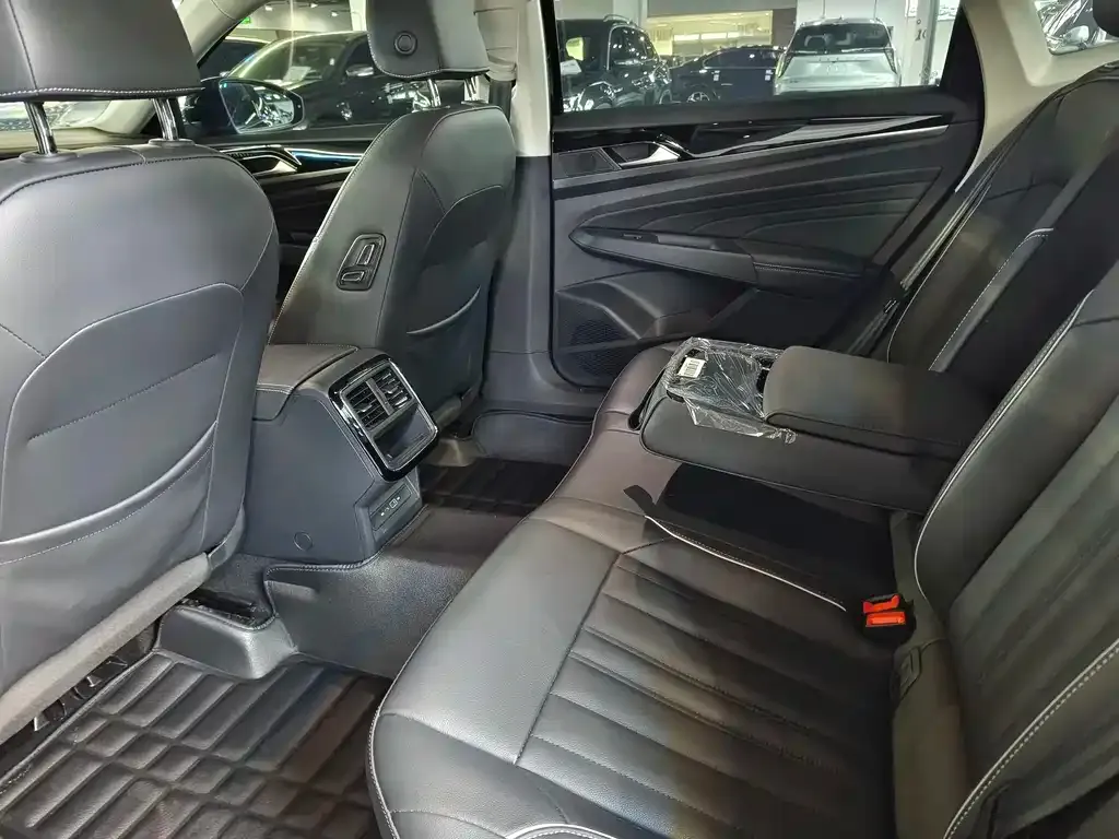 Volkswagen Passat 2022 из CN, фото 9