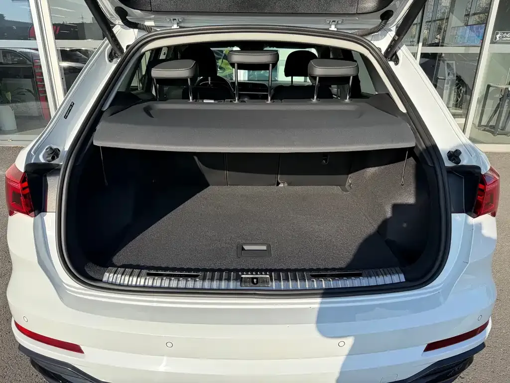 Audi Q3 2023 из CN, фото 9