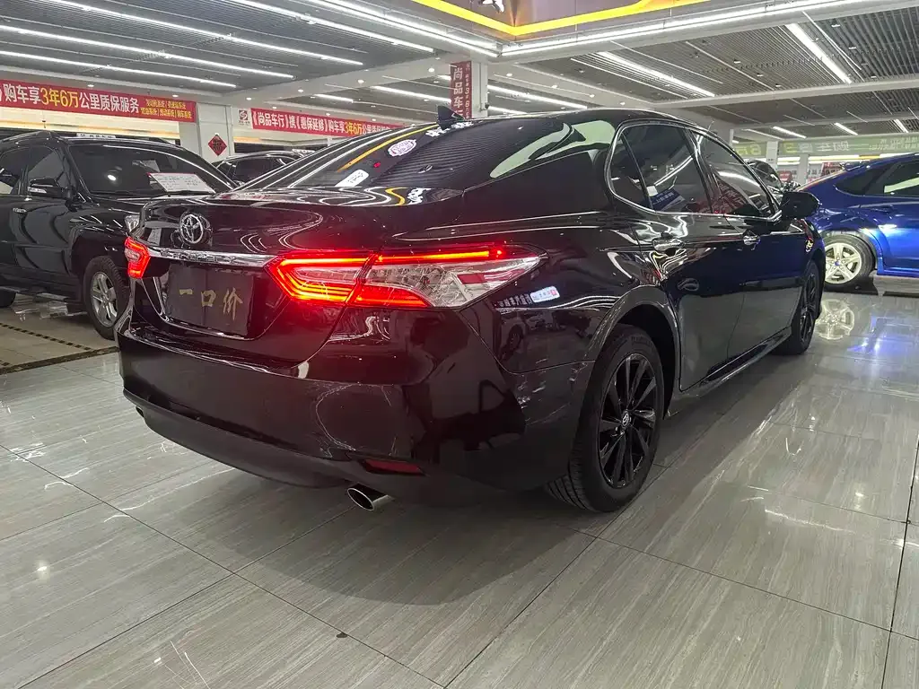 Toyota Camry 2022 из CN, фото 2