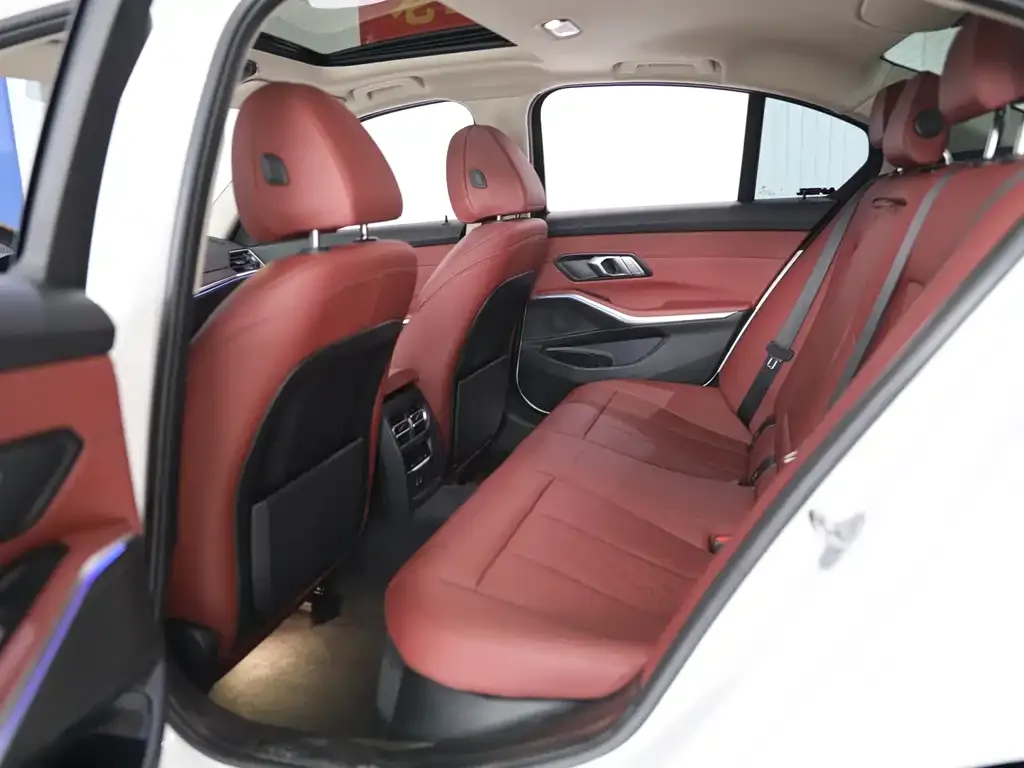 BMW 3 Series 2022 из CN, фото 8