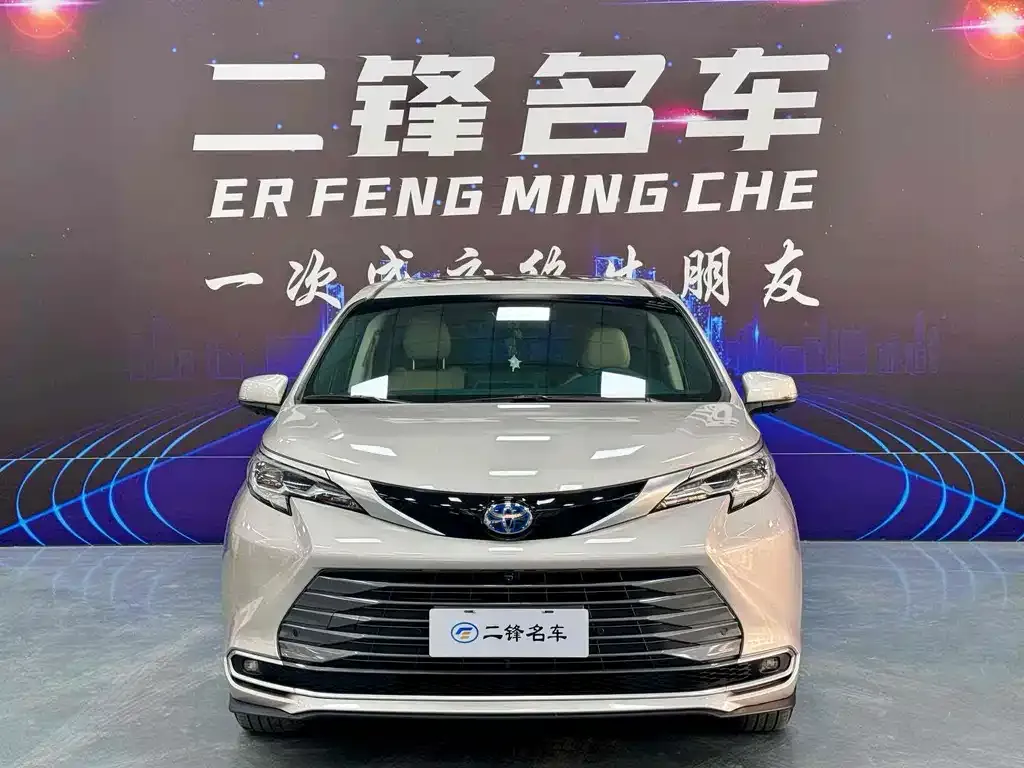 Toyota Sienna 2022 из CN, фото 2