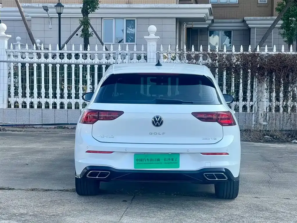 Volkswagen Golf 2023 из CN, фото 9