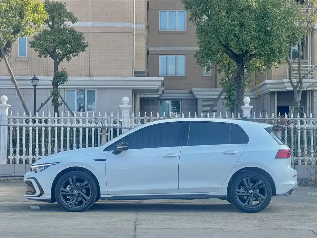 Volkswagen Golf 2023 из CN, фото 8