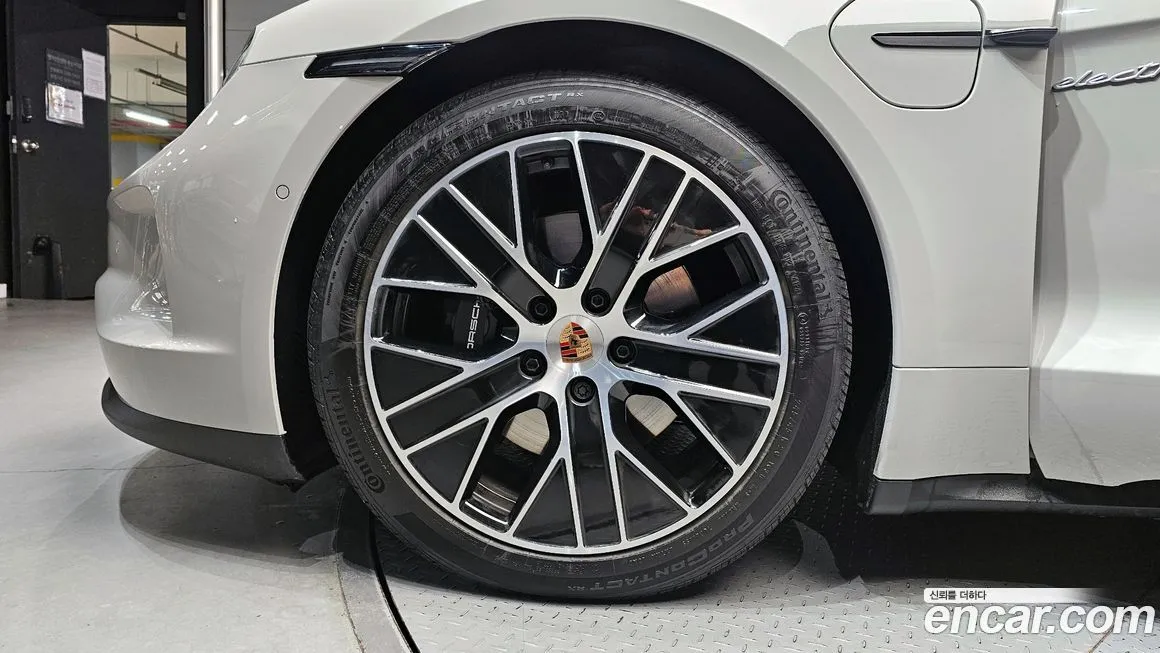 Porsche Taycan 2025 из KR, фото 5