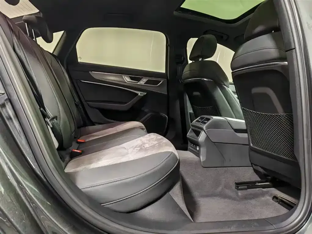 Audi A6L 2023 из CN, фото 10