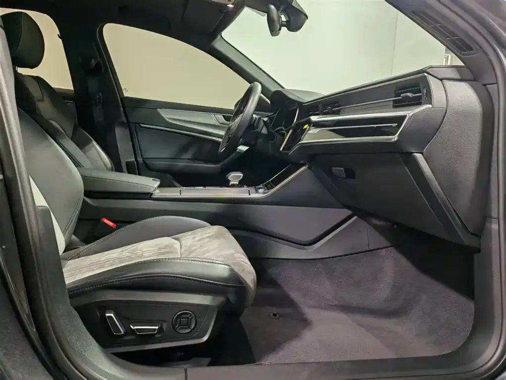 Audi A6L 2023 из CN, фото 6