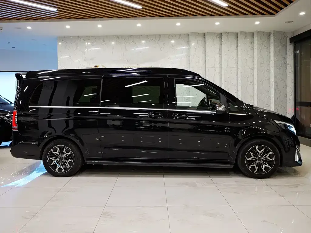 Mercedes-Benz V-Class 2023 из CN, фото 4