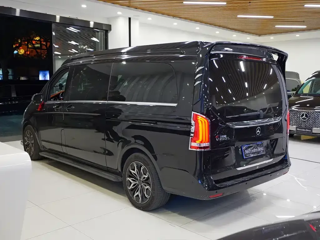 Mercedes-Benz V-Class 2023 из CN, фото 2