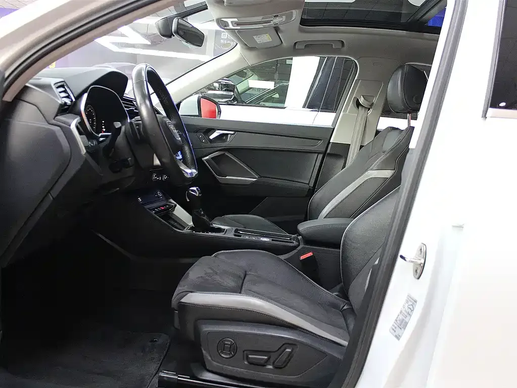Audi Q3 2023 из CN, фото 8