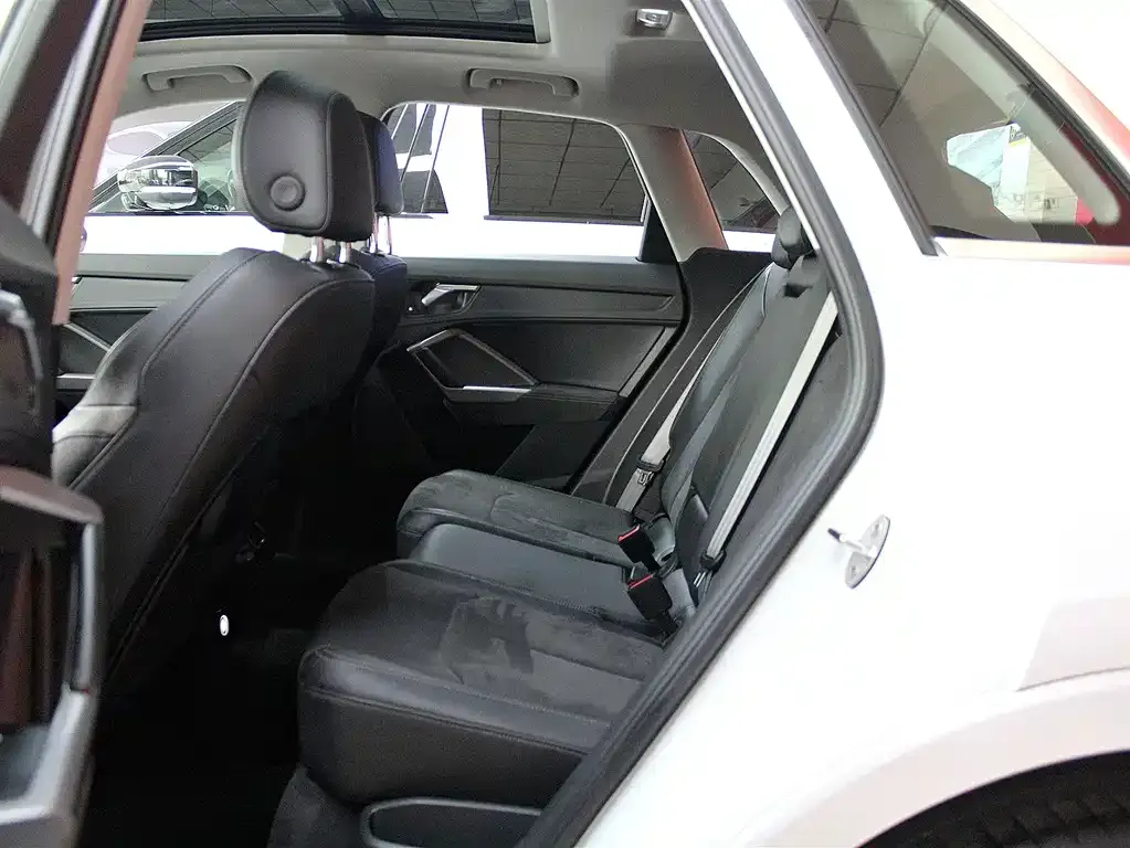Audi Q3 2023 из CN, фото 3