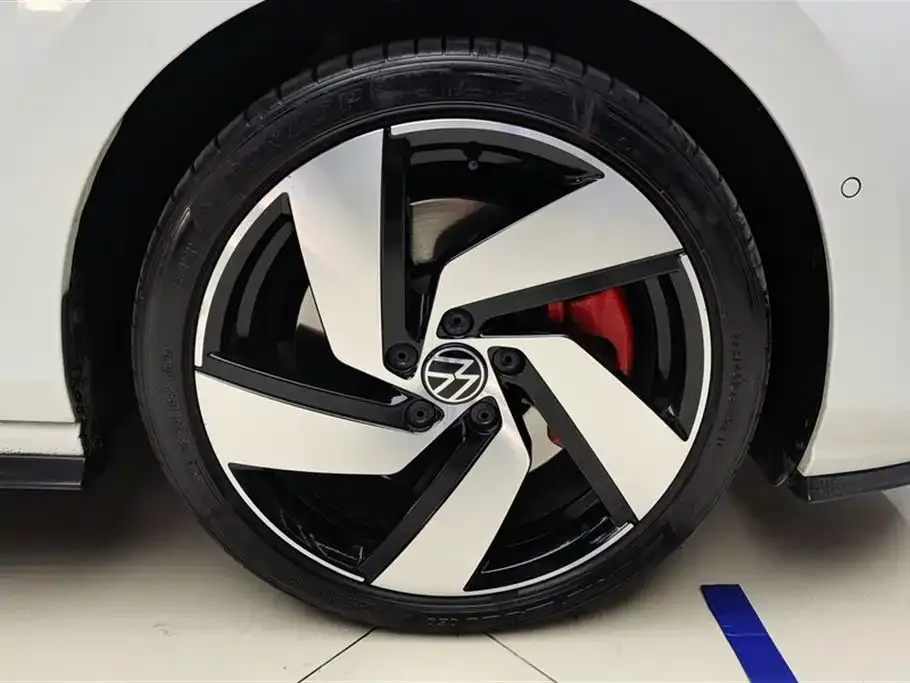 Volkswagen Golf GTI 2024 из CN, фото 2