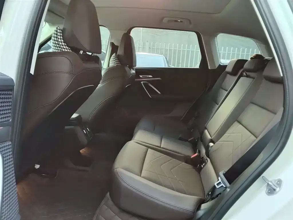 BMW iX1 2025 из CN, фото 2