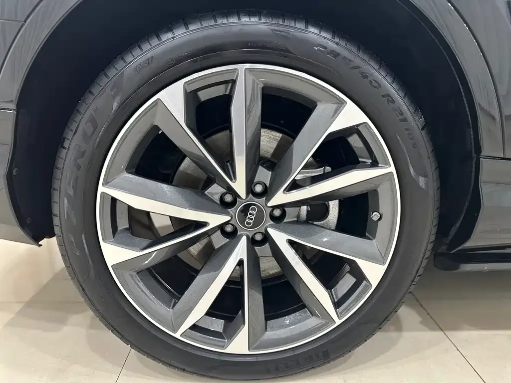 Audi Q7 2023 из CN, фото 10