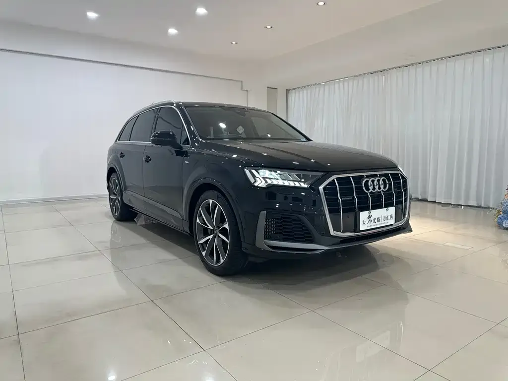 Audi Q7 2023 из CN, фото 9