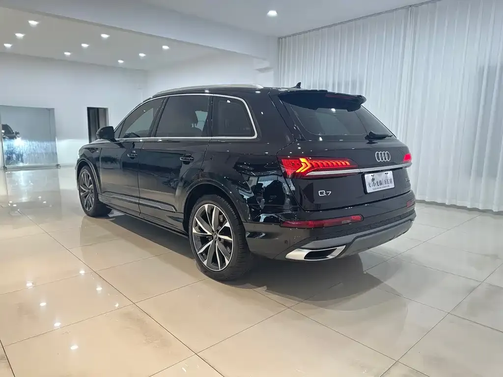 Audi Q7 2023 из CN, фото 6