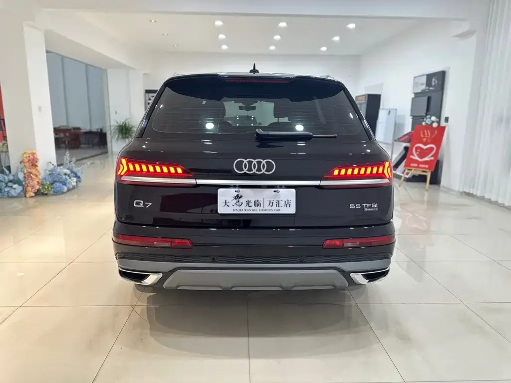 Audi Q7 2023 из CN, фото 5