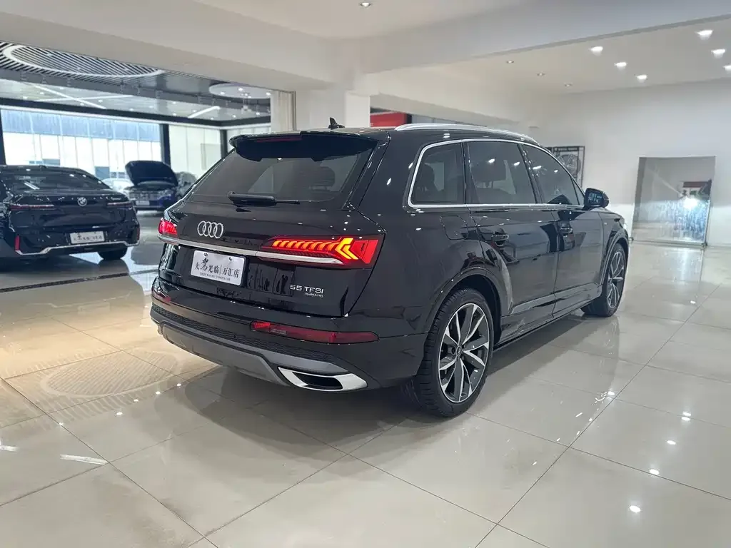 Audi Q7 2023 из CN, фото 8
