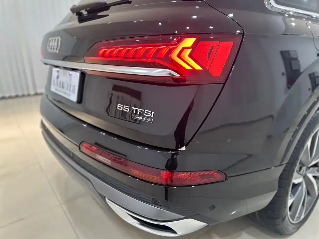 Audi Q7 2023 из CN, фото 2