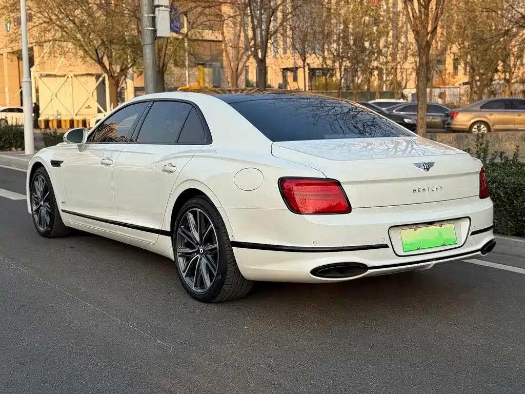 Bentley Flying Spur PHEV 2023 из CN, фото 9