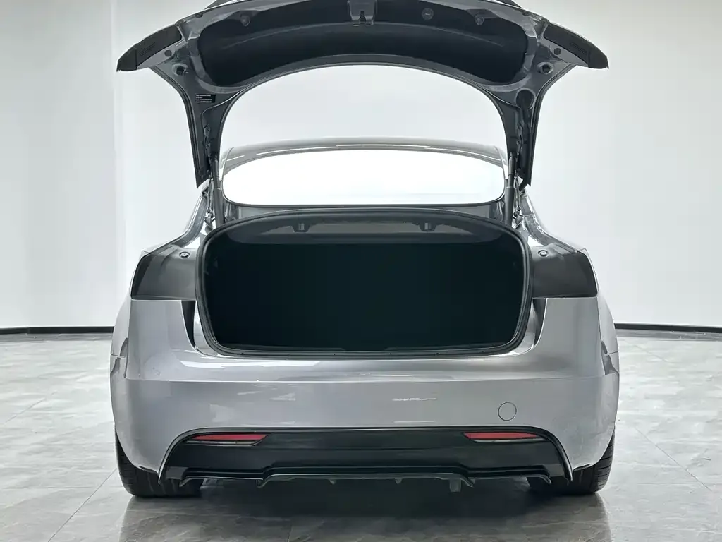 Tesla Model 3 — фото 8