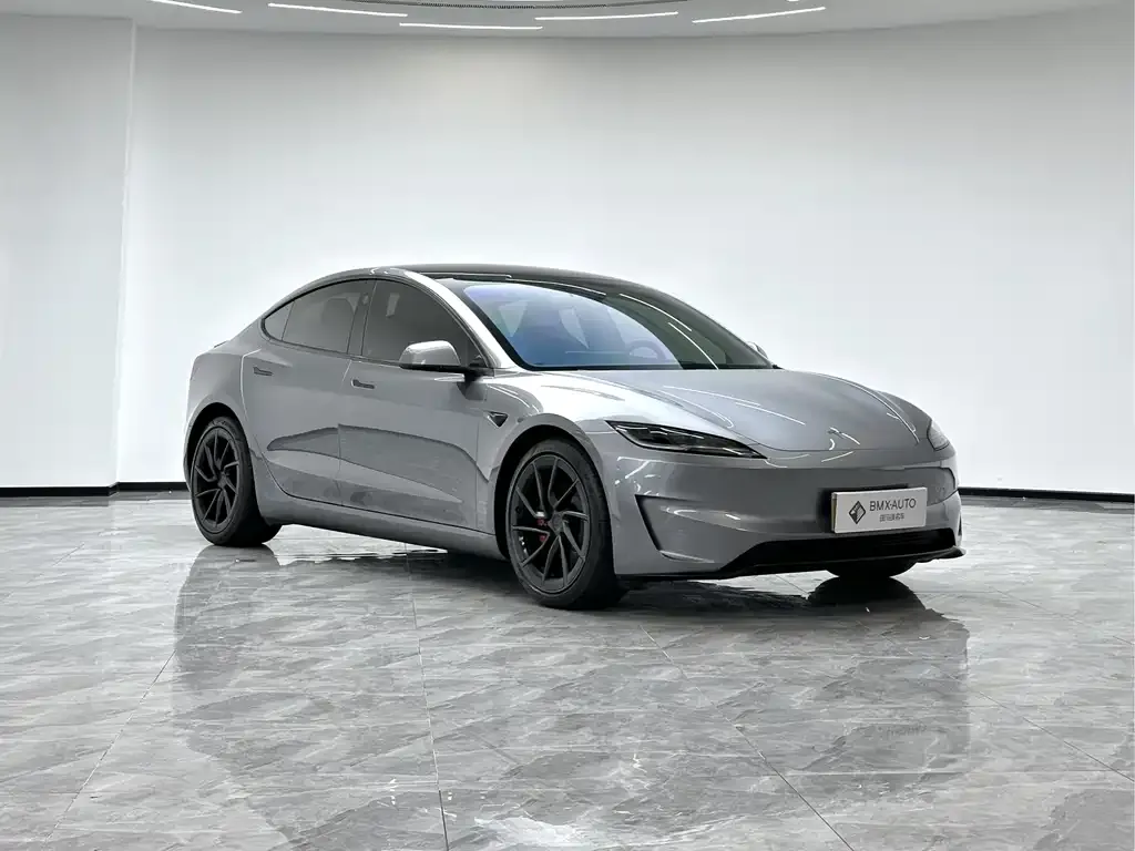 Tesla Model 3 — фото 7