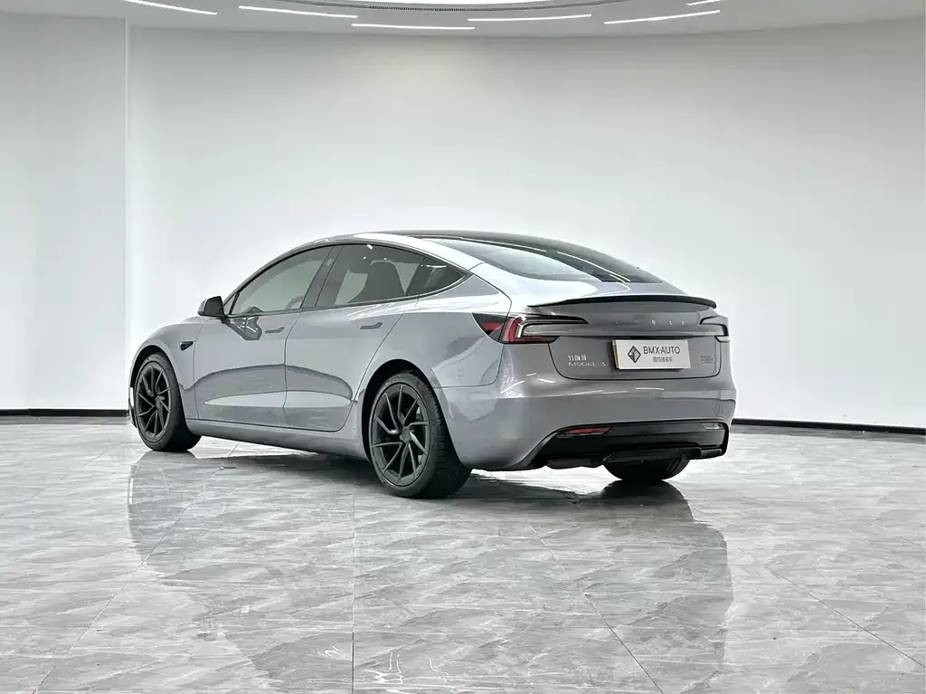 Tesla Model 3 — фото 6
