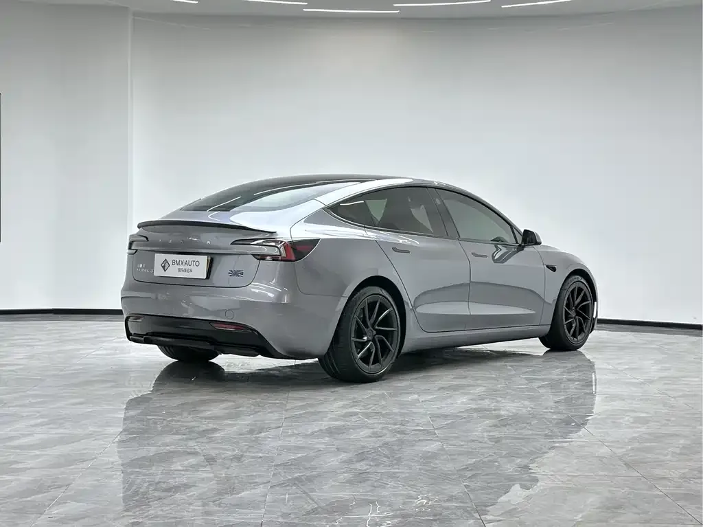 Tesla Model 3 — фото 10