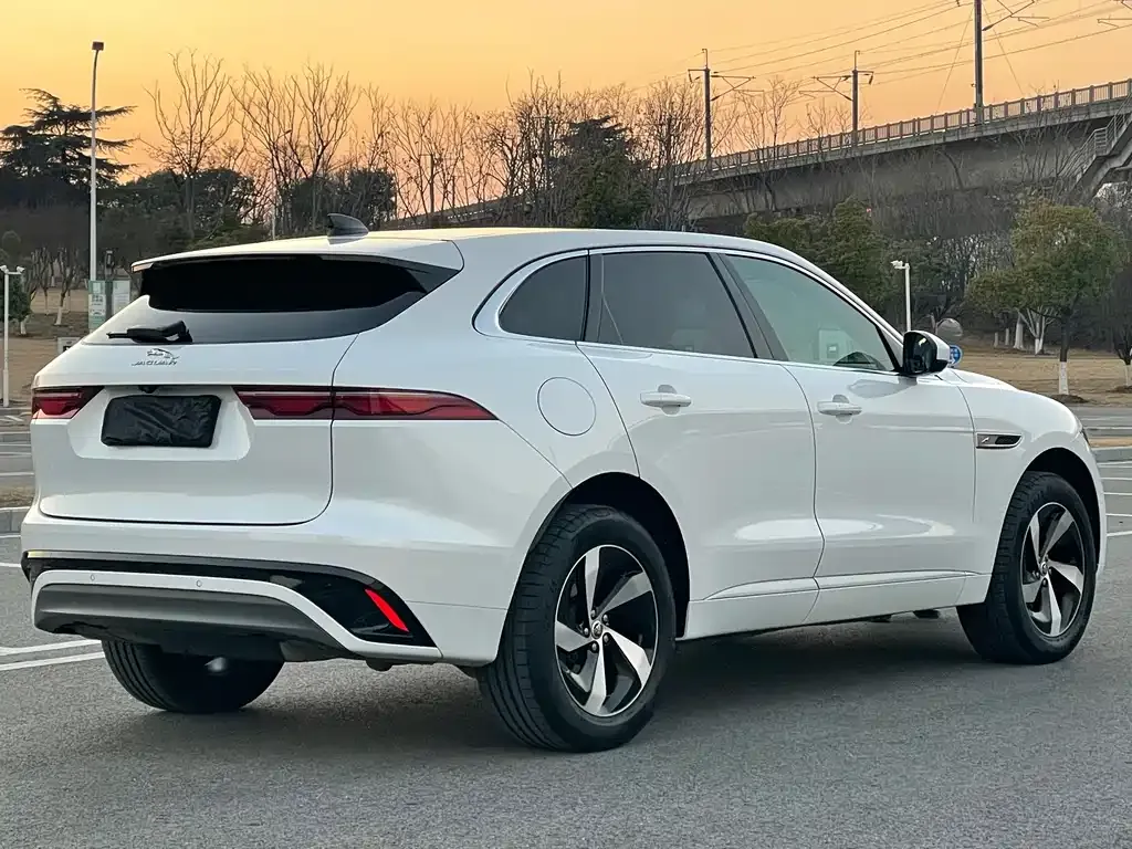 Jaguar F-PACE — фото 4