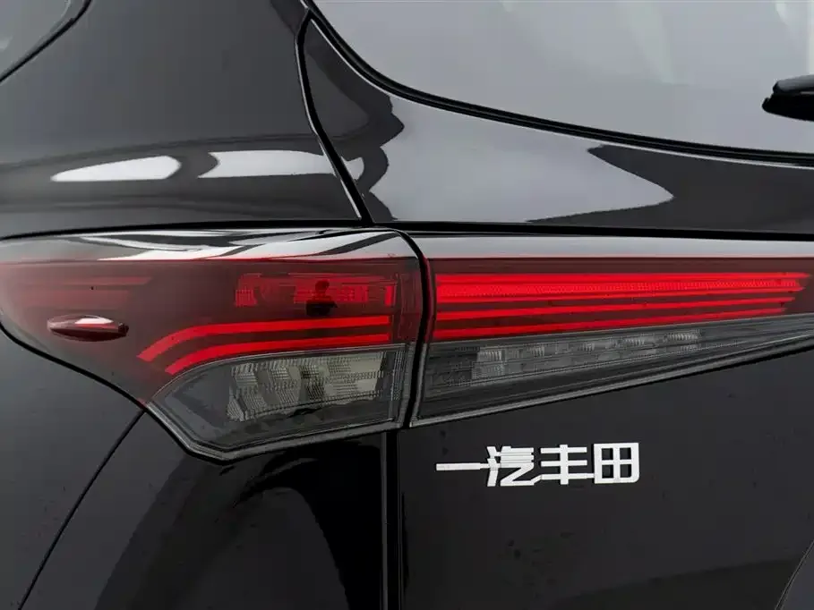 Toyota Crown Kluger — фото 4