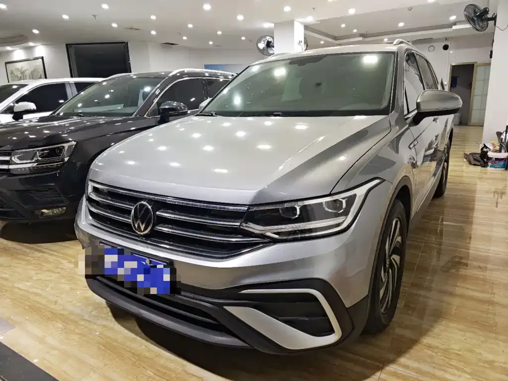 Volkswagen Tiguan L 2023 из CN, фото 1