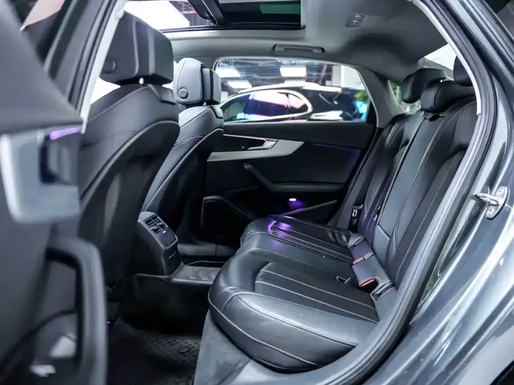 Audi A4L 2022 из CN, фото 2