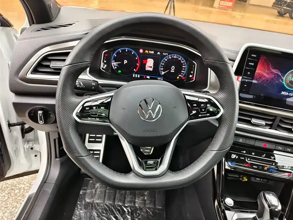 Volkswagen T-Roc 2024 из CN, фото 8