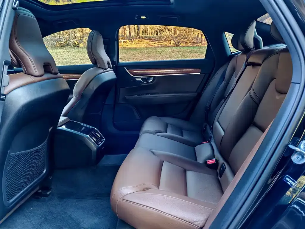 Volvo S90 2023 из CN, фото 2