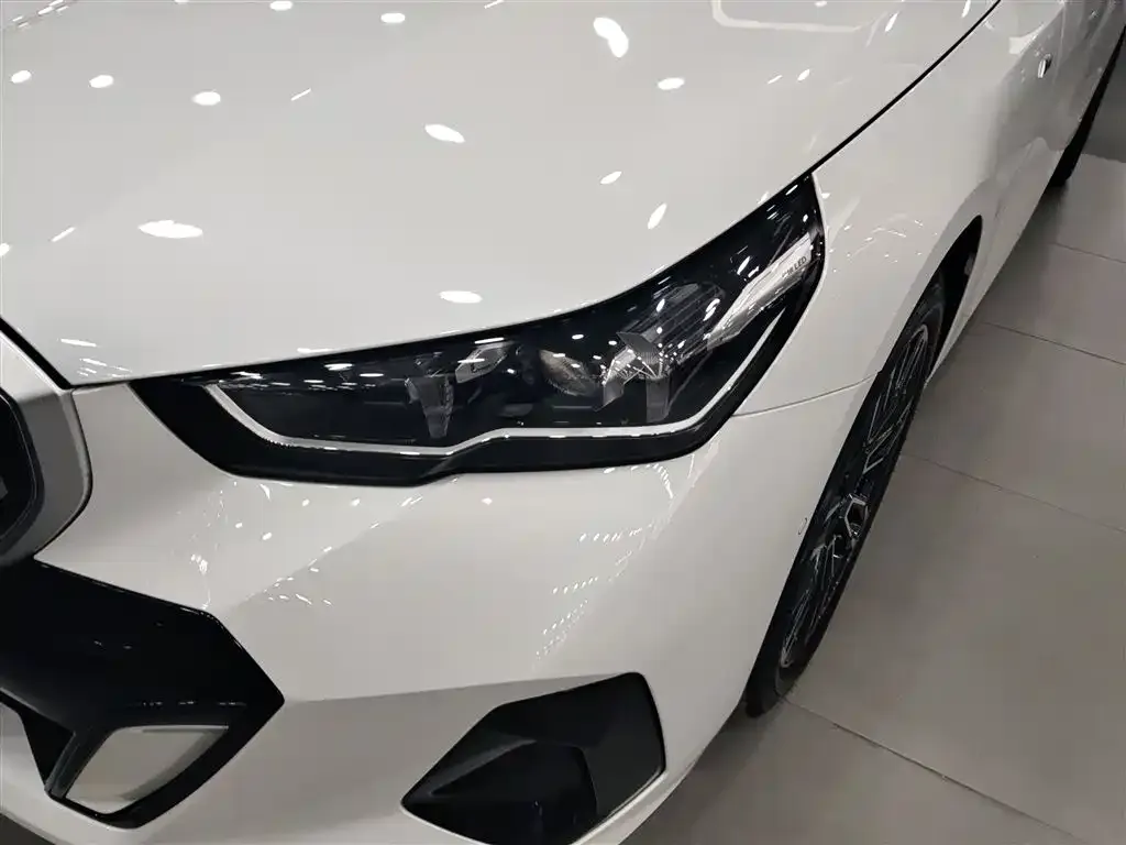 BMW 5 Series 2024 из CN, фото 8