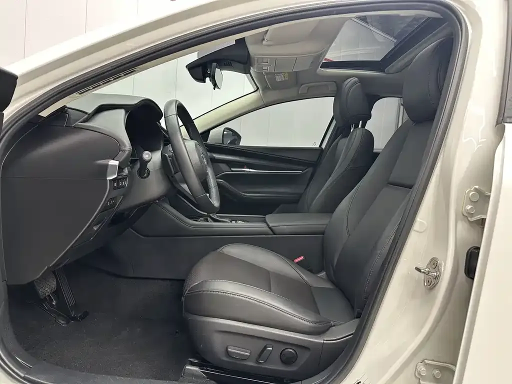 Mazda 3 Axela 2021 из CN, фото 2