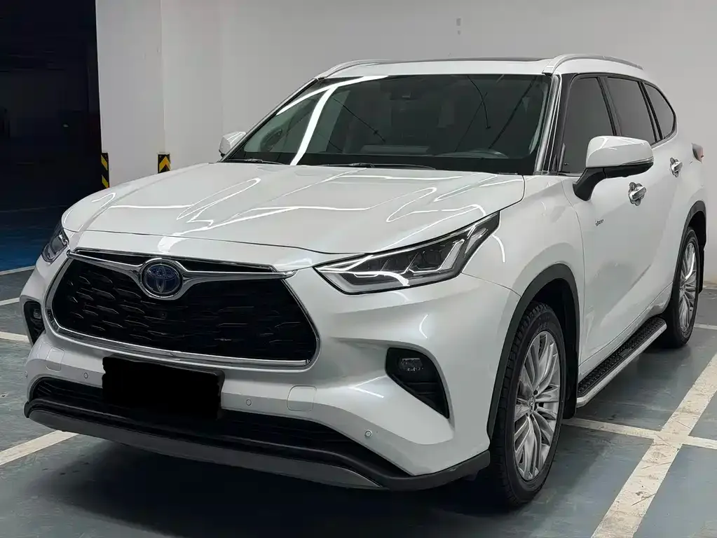Toyota Highlander — фото 1