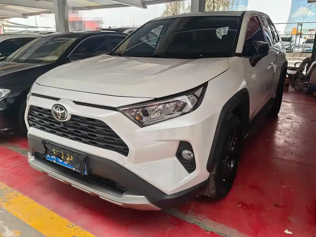Toyota RAV4 2023 из CN, фото 1